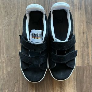 Goats The 305 K Velcro Suede Black Shoes